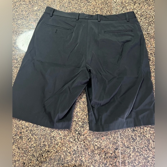 Men’s Slazenger golf shorts. Black. Size 36. Black. Button & zipper - Picture 2 of 4